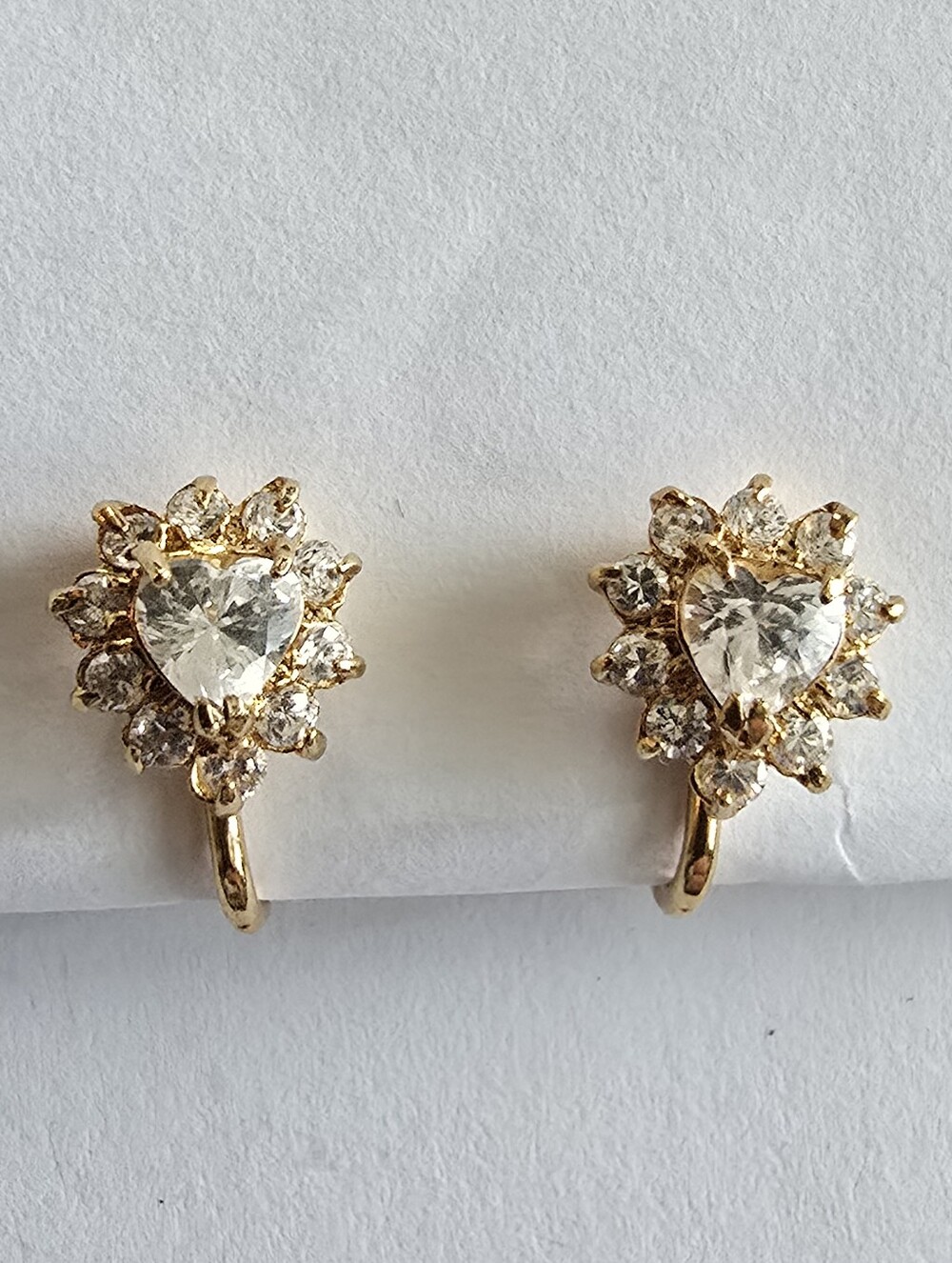 Vintage earrings by Lind heart dainty small gold tone clip on clipon